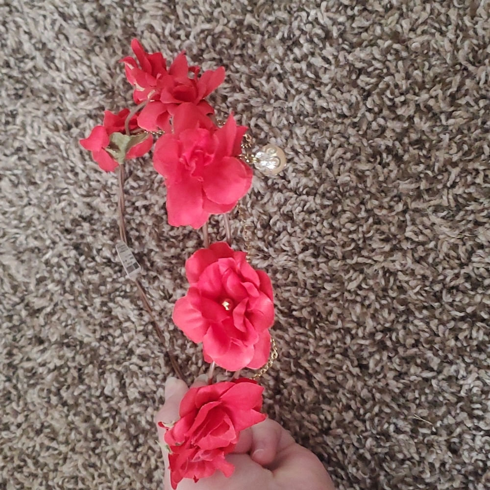 🪅 3/$10 // ICING: NWT Flower Crown